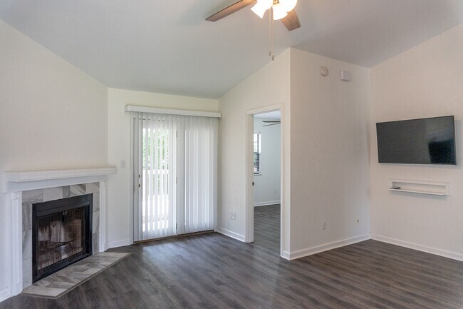 Building Photo - 3223 Albert Dr