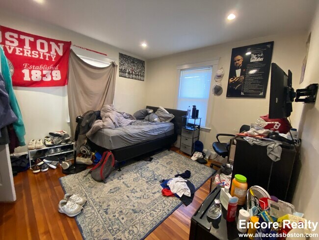 Building Photo - 8 Sawyer Terrace