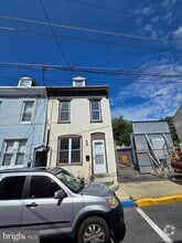 Building Photo - 330 Moss St