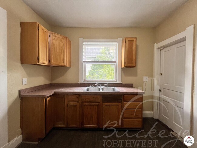 Foto del edificio - 3113 Scottwood Ave
