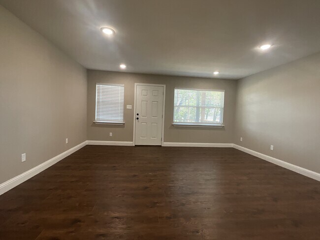 Building Photo - 261 Bois D Arc St