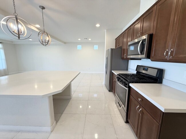 Building Photo - 4/BD 2.5/BA Modern Homewith Solar, Mountai...