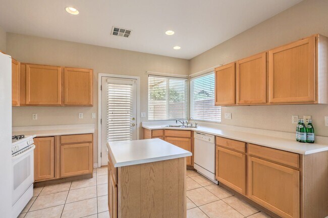 Foto del edificio - single story / walking distance to school
