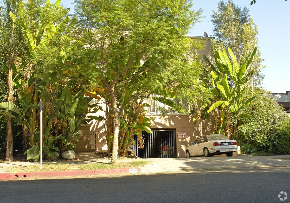Building Photo - 1252 N Formosa Ave