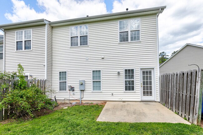 Foto del edificio - 6533 Clarksdale Ln