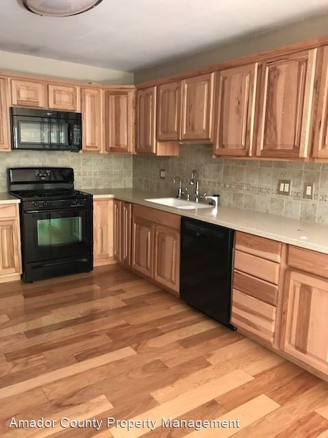 Foto del edificio - 3 br, 2 bath House - 14245 Pine Grove Volc...