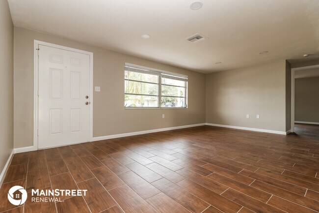 Building Photo - 3122 Primrose Dr