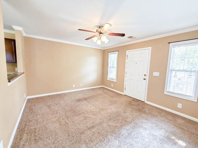 Building Photo - Pet Friendly Two Bedroom!