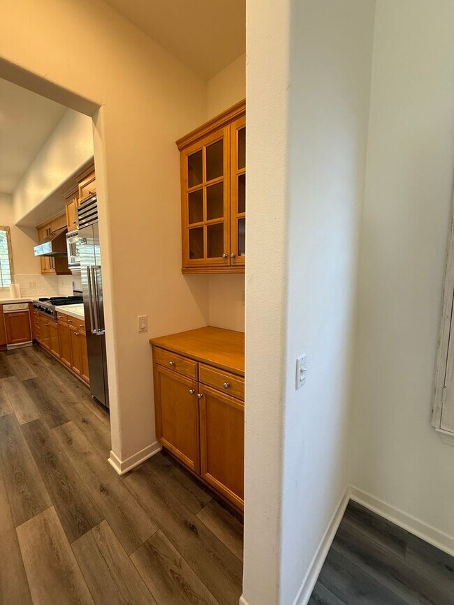 Foto del edificio - 4 bed, 3 1/2 bath beautiful home Wood Ranc...
