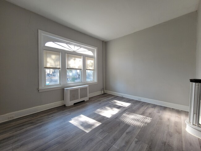 sitting room - 128 N Charlotte St