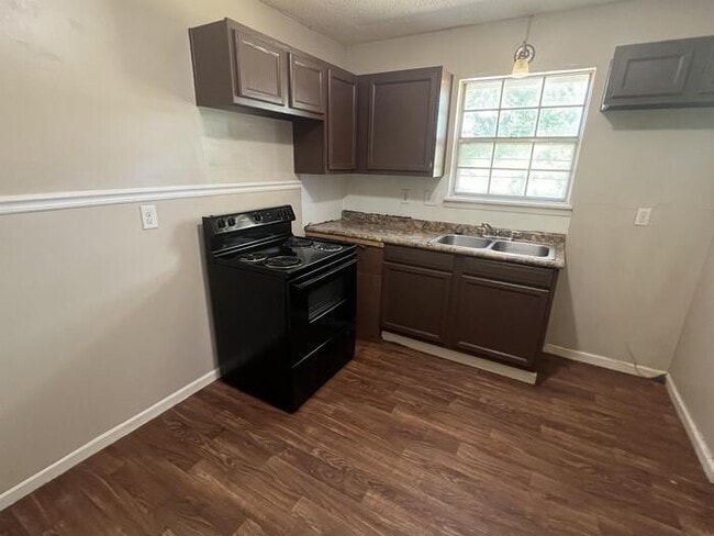 Building Photo - Cute 2 bed/ 1 bath apartment near Princeto...