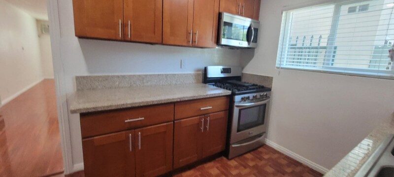 Primary Photo - 620 N Marengo Ave