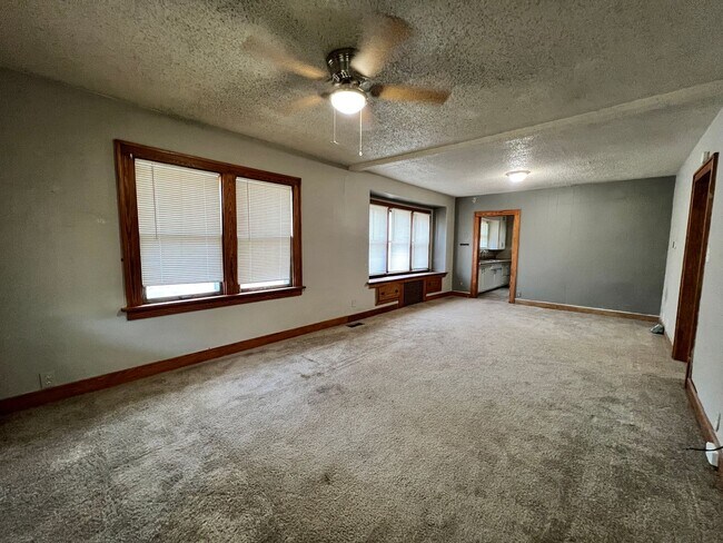 Building Photo - 2320 S Claremont Ave
