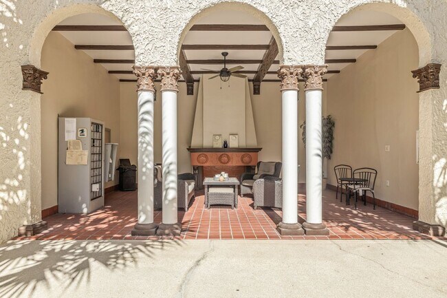 Foto del edificio - 2117 W DEKLE, L-2