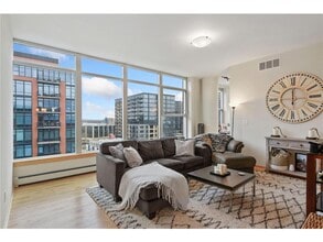 Building Photo - 215 10th Ave S