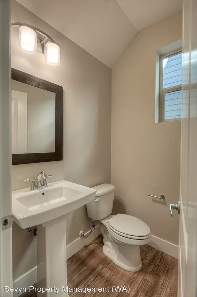 Foto del edificio - 4 br, 3.5 bath House - 21011 2nd Ave W