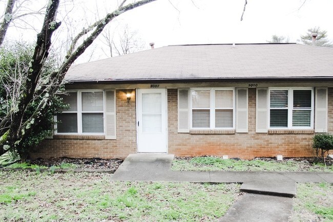 Foto del edificio - Spacious Duplex in West Knoxville