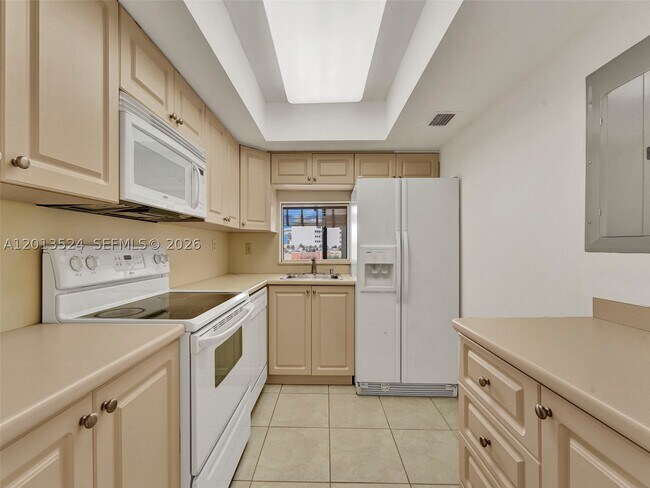 Building Photo - 9420 W Flagler St