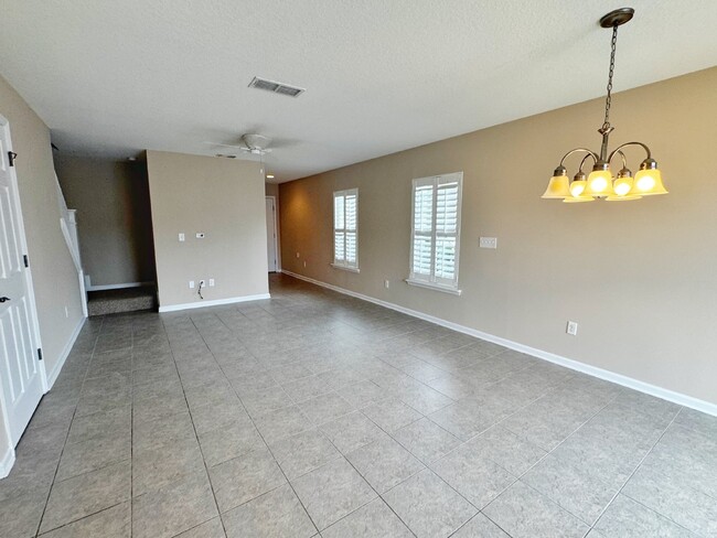 Building Photo - Islander Townhome with water views and garage!