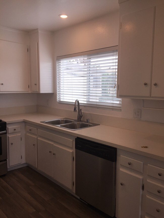 Foto del edificio - 4383 Temecula St