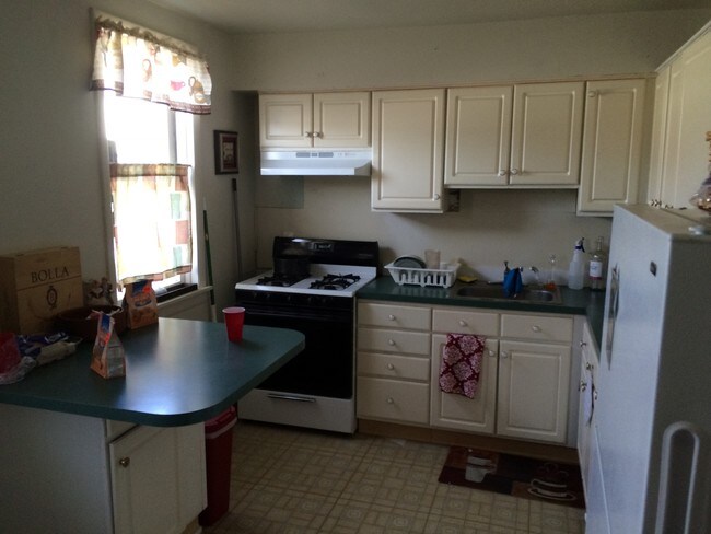Kitchen - 121 E Main St