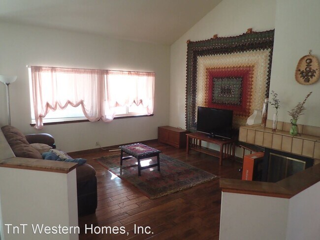 Building Photo - 5 br, 2 bath House - 1040 Meadowview Ln