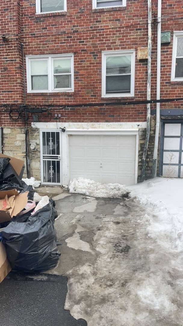 Building Photo - Stunning 3-Bedroom Townhome in East Oak Lane! Available NOW!