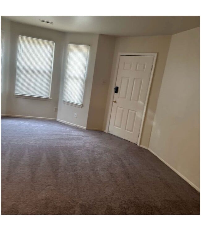 Foto del edificio - 13 Hamlet Ct