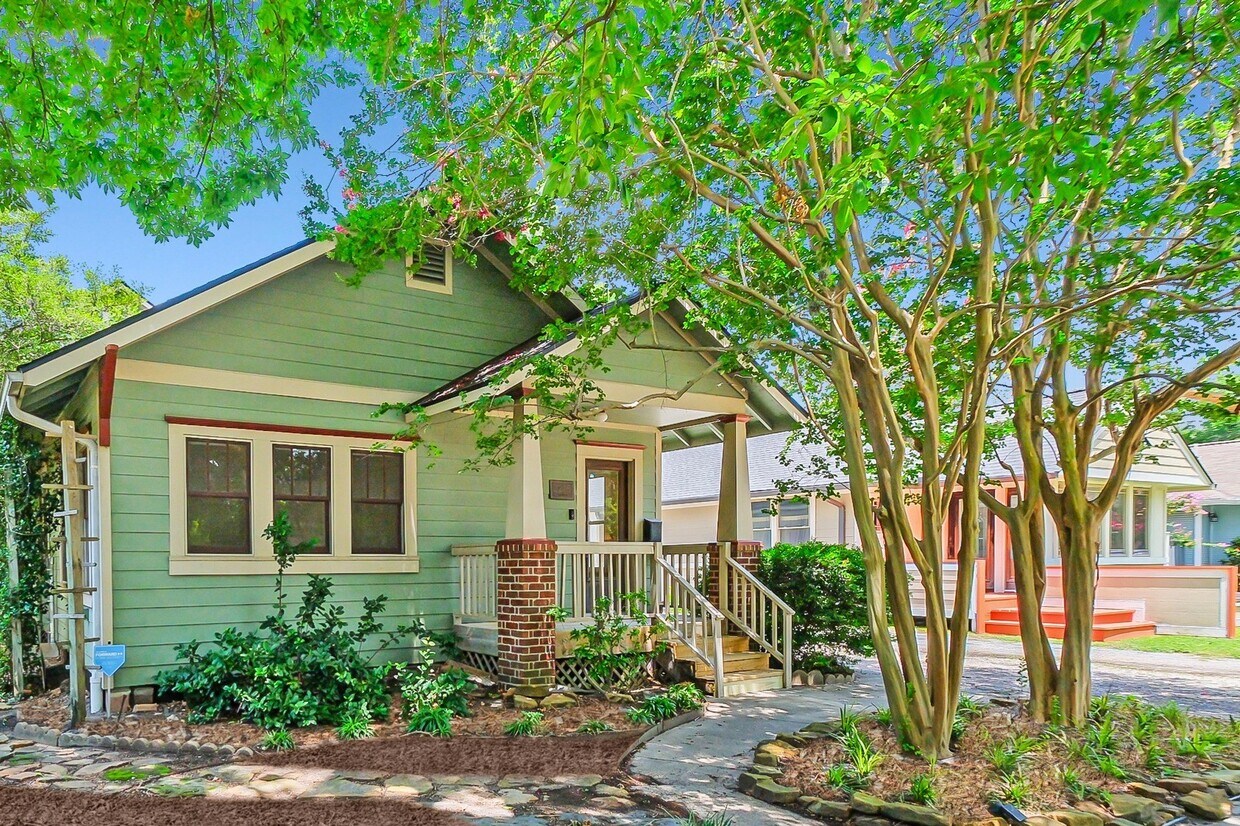 Foto principal - 2215 Harvard St