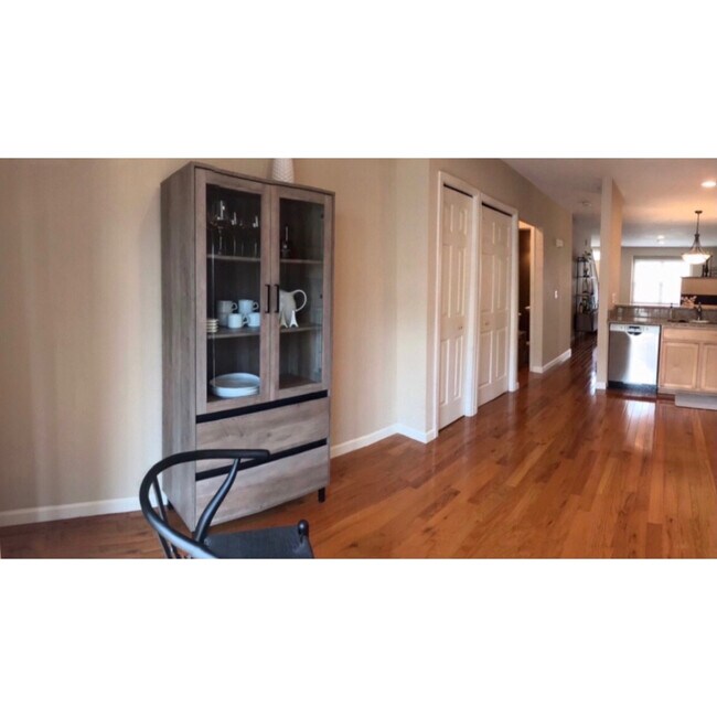 Foto del edificio - 3288 Newbury Pl