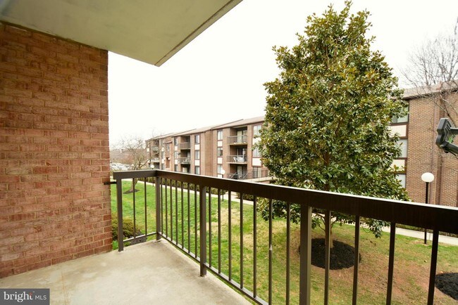 Building Photo - 9702 Kingsbridge Dr