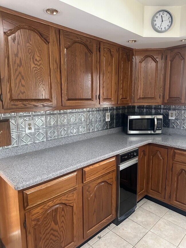 Foto del edificio - 651 Aldrich Rd