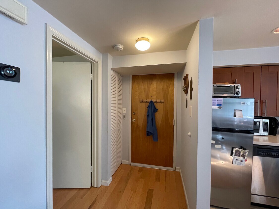 Foto principal - 1755 Willard St NW