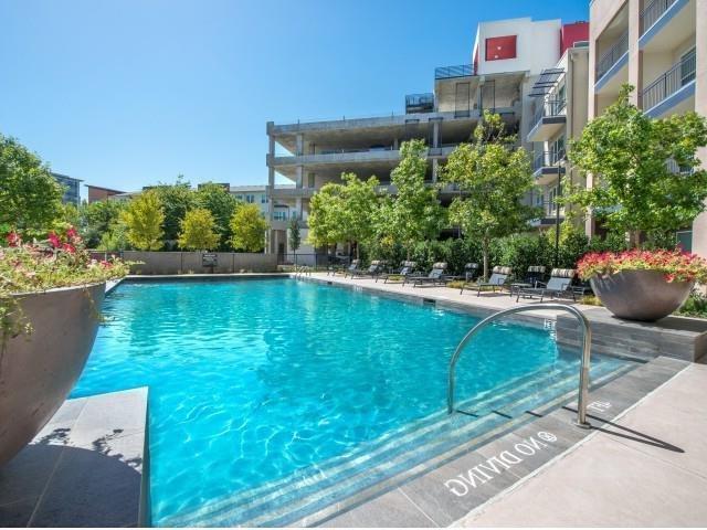 Foto del edificio - 1210 S Lamar St