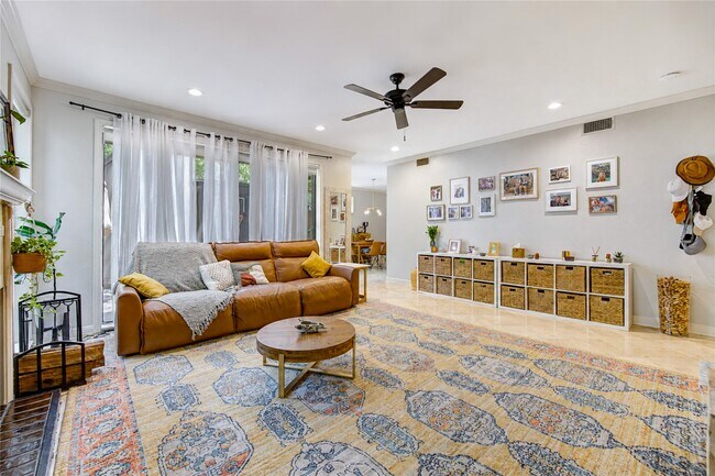 Foto del edificio - 239 Litchfield Ln
