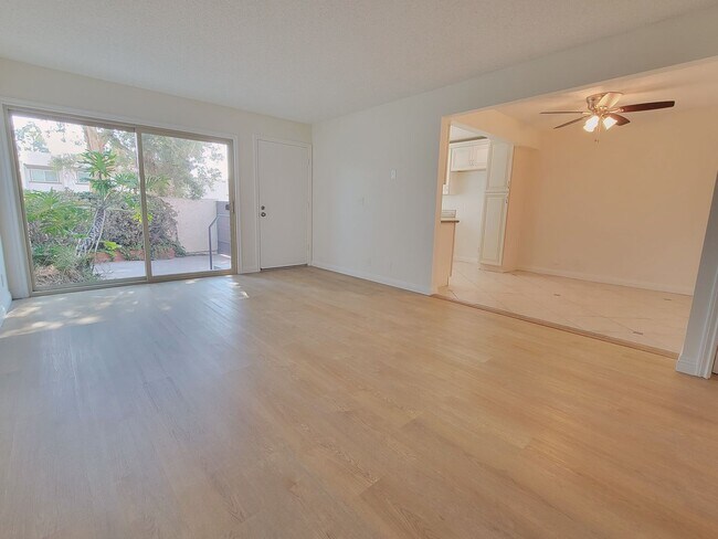 Foto del edificio - Torrance Townhome for LEASE | 3 Bed/2 Bath...