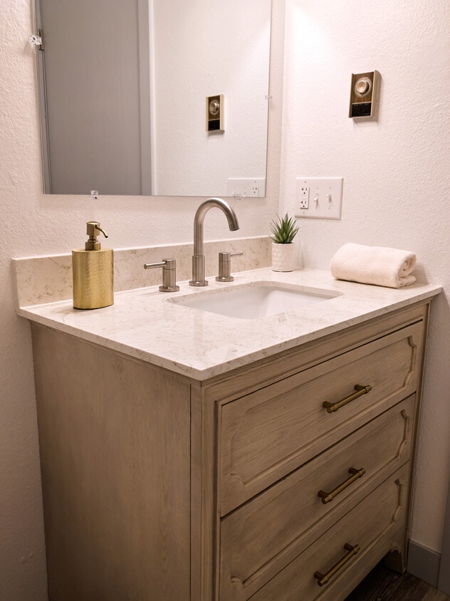 Primary Photo - 1325 E Syringa Dr