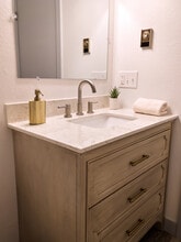 Building Photo - 1325 E Syringa Dr