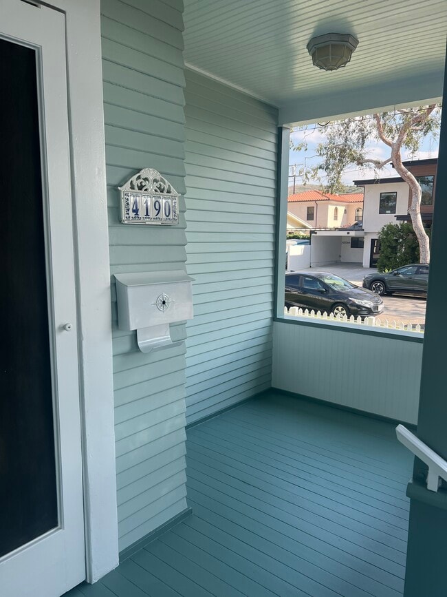 Building Photo - 4190 Lincoln Ave