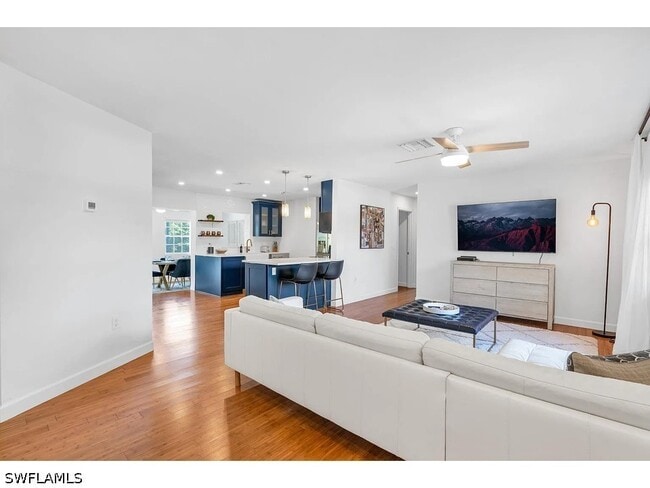 Foto del edificio - 250 Willowick Dr