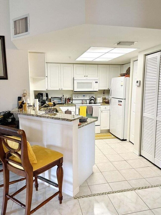 Foto del edificio - 300 Crestwood Ct N