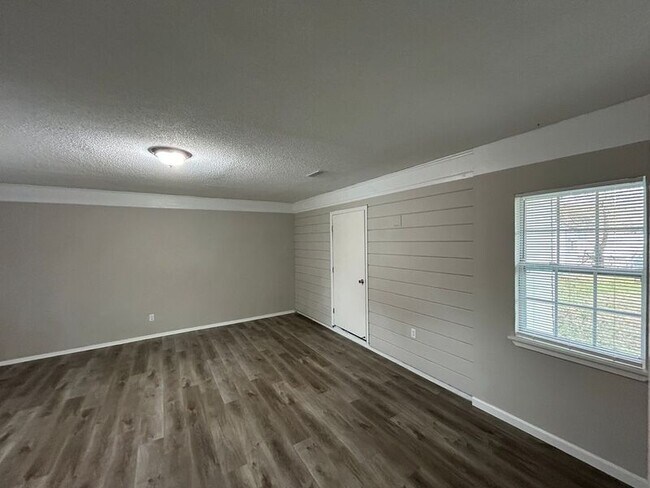Building Photo - 1510 Ticonderoga Dr