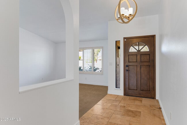 Foto del edificio - 5903 E Paradise Ln