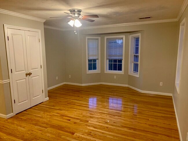 Building Photo - 13 Edison Park