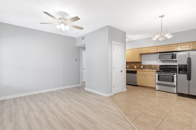 Building Photo - 2106 Cullen Ave