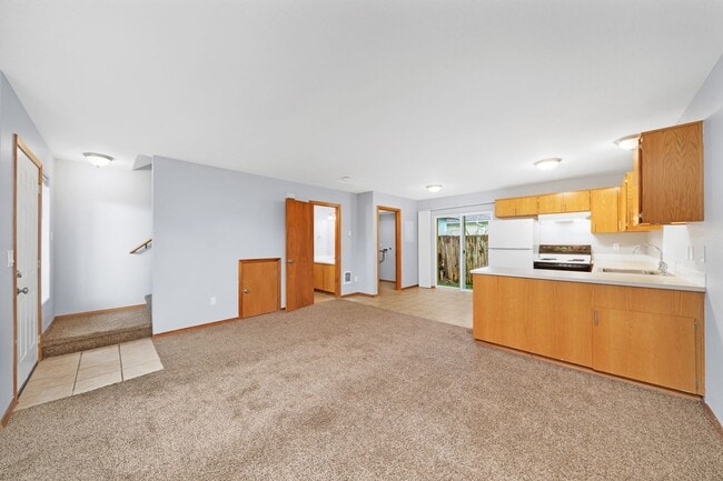 99th Ave Tri-Plex-AT-4518 - 99th Ave Tri-Plex-AT-4518 Apartment