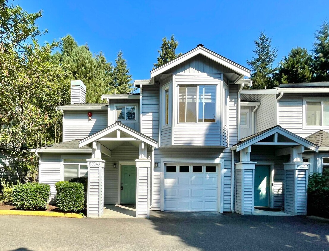 Primary Photo - Great Town House For Rent