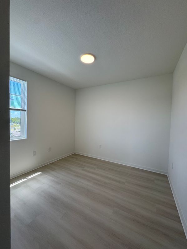 Foto del edificio - 5579 Millennia Park Dr