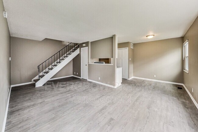 Foto del edificio - 3307 Lupine Dr