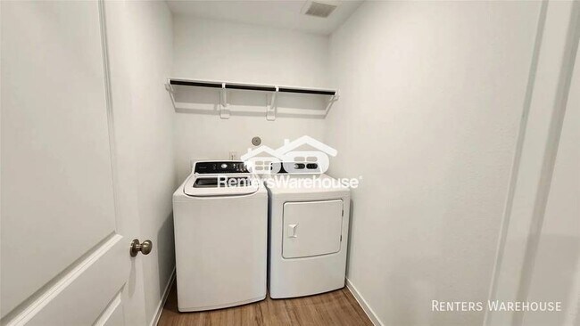 Foto del edificio - LEASE YOUR DREAM HOME